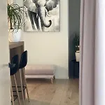 Apartment Premium 2 Bedroom With Ground Floor Terrace And A Personal Little Cinema