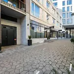 Premium 2 Bedroom With Ground Floor Terrace And A Personal Little Cinema Apartman *