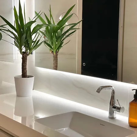 Premium 2 Bedroom With Ground Floor Terrace And A Personal Little Cinema Appartement