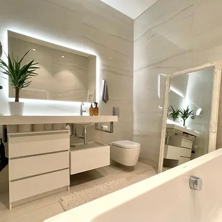 Appartement Premium 2 Bedroom With Ground Floor Terrace And A Personal Little Cinema *