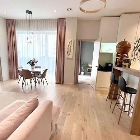 Apartman Premium 2 Bedroom With Ground Floor Terrace And A Personal Little Cinema