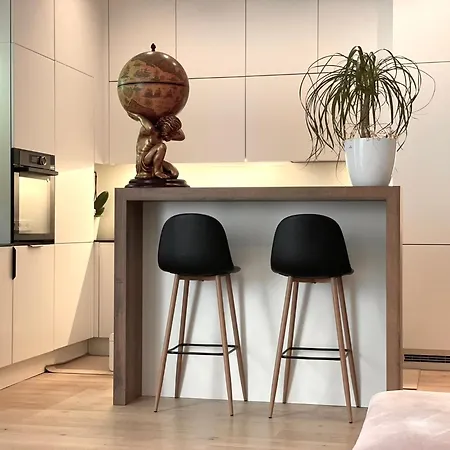 Premium 2 Bedroom With Ground Floor Terrace And A Personal Little Cinema Apartamento Tallin