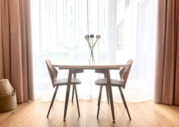 Premium 2 Bedroom With Ground Floor Terrace And A Personal Little Cinema Lägenhet