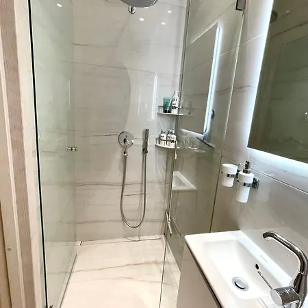 Daire Premium 2 Bedroom With Ground Floor Terrace And A Personal Little Cinema Tallinn