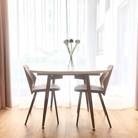 Premium 2 Bedroom With Ground Floor Terrace And A Personal Little Cinema Διαμέρισμα